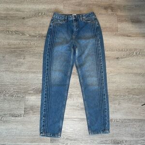 New Urban Outfitters BDG High Waist Denim Mom Jeans with Side Seam Detail 28